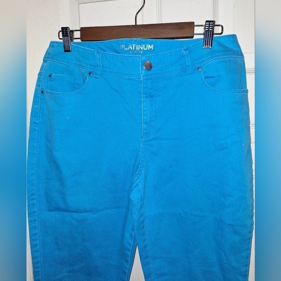 Chicos jeans size 8 or medium - Picture 2 of 5